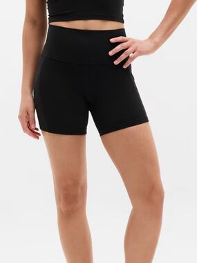 NWTs Athleta Salutation Stash 5” Short Medium